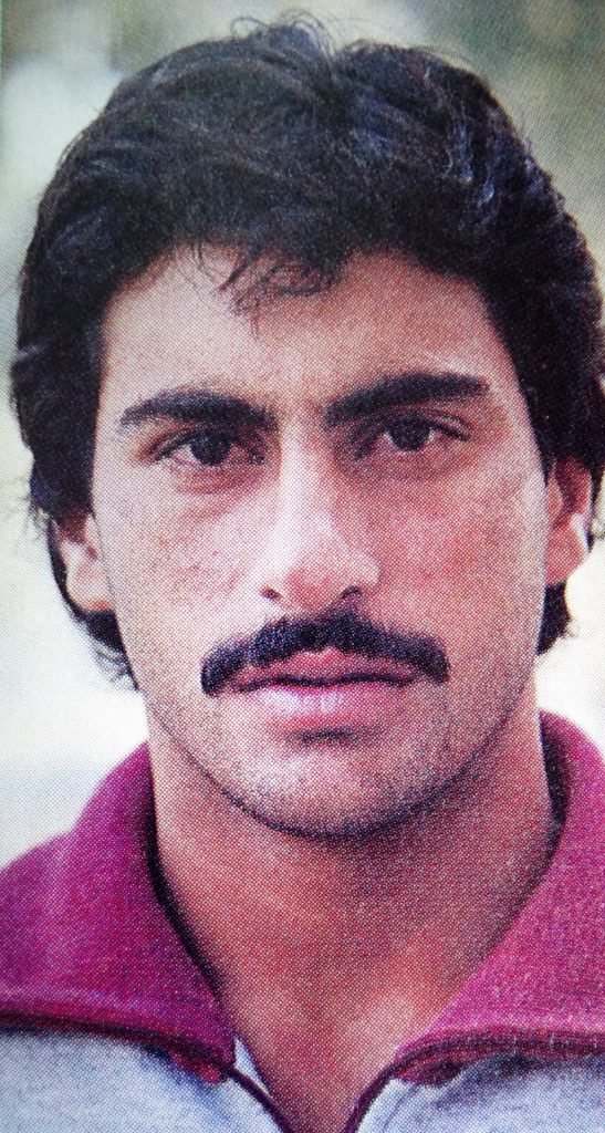 Mohsin Kamal was former Pakistani right arm medium fast bowler. Who was born on June 16, 1963, in Faisalabad, Punjab. He played 9 Tests and 19 ODIs from 1984 to 1994.