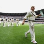 Shane Warne leads Australia from the field after claiming his 700th Test wicket, Australia v Eng2