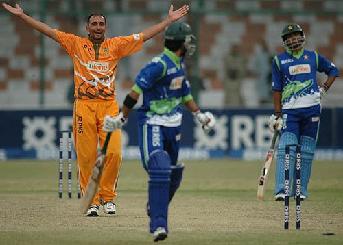 Samiullah Khan Niazi celebrates a wicket, Sind Dolphins v North West Frontier Province Panthers, Pentan